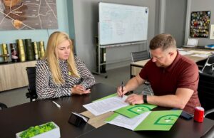 Нововолинська міська рада та благодійний фонд «Рокада» підписали Меморандум про співпрацю У-Нововолинську-оновлять-бібліотеку-філію-№3:-підписано-Меморандум-про-співпрацю-з-БФ-«Рокада»
