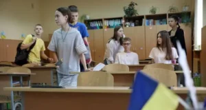Розрив у знаннях школярів із сіл і міст перевищує три роки Розрив у знаннях школярів із сіл і міст перевищує три роки