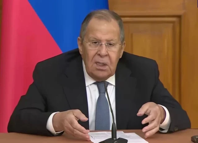 Лавров: Україна має стати буферною зоною між Росією та Заходом лавров-заявив,-що-вся-Україна-має-стати-"буферною-зоною"-для-росії