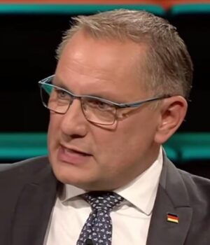 В-АдН-виступають-проти-постачання-дронів-Україні-та-пропонують-скасувати-санкції-проти-РФ