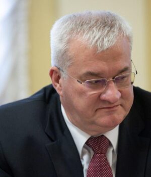 Україна-та-ЄС-обговорили-захист-зернового-коридору-в-Чорному-морі,-–-Сибіга
