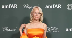 Памела Андерсон поділилася історією боротьби з гепатитом С Памела-Андерсон-розповіла-про-діагноз,-після-якого-лікарі-давали-їй-близько-10-років-життя