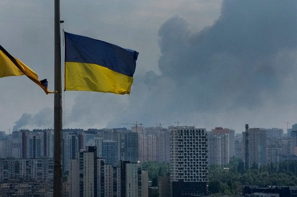 Зранку Росія атакує Київ: «приліт» стався у багатоповерхівку — перші деталі (фото) Зранку-Росія-атакує-Київ:-«приліт»-стався-у багатоповерхівку —-перші-деталі-(фото)