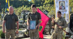 На Закарпатті попрощалися із прикордонницею Волинського загону Наталією Рябіченко, яка загинула на Харківщині На-Закарпатті-попрощалися-із-прикордонницею-Волинського-загону-Наталією-Рябіченко,-яка-загинула-на-Харківщині