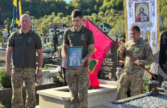 На Закарпатті попрощалися із прикордонницею Волинського загону Наталією Рябіченко, яка загинула на Харківщині На-Закарпатті-попрощалися-із-прикордонницею-Волинського-загону-Наталією-Рябіченко,-яка-загинула-на-Харківщині