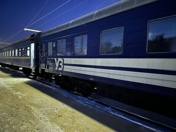 По 12 годин очікування: в Україні затримуються десятки потягів По 12 годин-очікування:-в Україні-затримуються-десятки-потягів