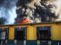 Російські удари по Миколаєву: двоє загиблих та багато постраждалих РФ майже добу тероризує Миколаїв: двоє загиблих, серед поранених 1-річна дитина