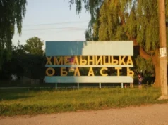 Пожежа на ринку в Хмельницькому через падіння уламків повітряної цілі У-Хмельницькому-після-падіння-уламків-загорівся-ринок-–-ОВА