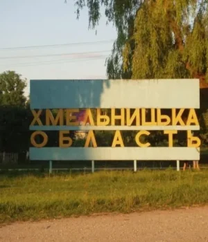 У-Хмельницькому-після-падіння-уламків-загорівся-ринок-–-ОВА У-Хмельницькому-після-падіння-уламків-загорівся-ринок-–-ОВА