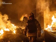 Чотири рятувальники постраждали під час ліквідації наслідків атаки в Хмельницькому У-Хмельницькому-під-час-повторної-детонації-на-місці-російської-атаки-постраждали-4-рятувальники
