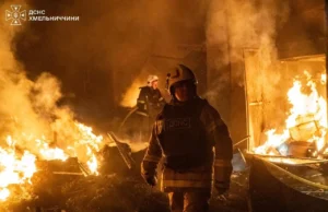 Чотири рятувальники постраждали під час ліквідації наслідків атаки в Хмельницькому У-Хмельницькому-під-час-повторної-детонації-на-місці-російської-атаки-постраждали-4-рятувальники