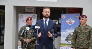 Міністр оборони Польщі звернувся до поляків з важливою заявою щодо України Міністр-оборони-Польщі-звернувся-до-поляків-з-важливою-заявою-щодо-України