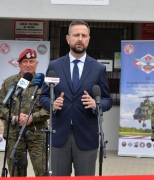 Міністр-оборони-Польщі-звернувся-до-поляків-з-важливою-заявою-щодо-України Міністр-оборони-Польщі-звернувся-до-поляків-з-важливою-заявою-щодо-України