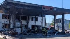 Атаки Росії на Київ та інші регіони України: поранені та загиблі У-Києві-Росія-вперше-атакувала-АЗС-біля-ТРЦ-“Республіка”,-є-поранені-Загиблі-після-ударів-по.