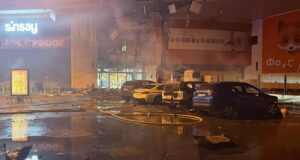 Повторний удар по торговому центру в Сумах: нові деталі Ворог вдруге вдарив по ТРЦ “Мануфактура” у центрі Сум