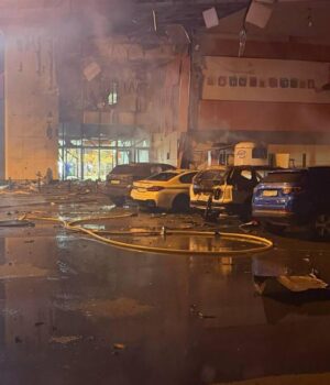 Ворог вдруге вдарив по ТРЦ “Мануфактура” у центрі Сум