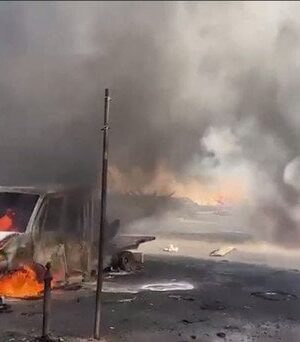 Росія-вдарила-по українському-місту:-горять-магазини-й авто,-є загиблі-та поранені