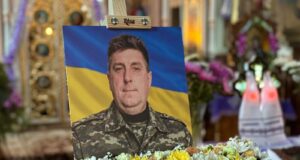 Прощання з Героєм України Андрієм Микитюком у Нововолинську Нововолинська-громада-провела-в-останню-путь-Героя-Андрія-Микитюка