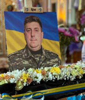 Нововолинська-громада-провела-в-останню-путь-Героя-Андрія-Микитюка