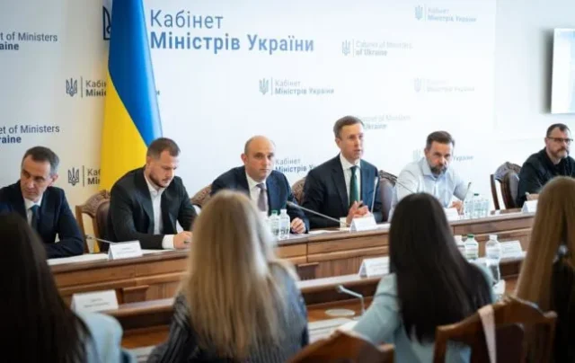 Кабмін готує для бізнесу кредити до 1 млрд гривень на тлі атак РФ Кабмін готує для бізнесу кредити до 1 млрд гривень на тлі атак РФ