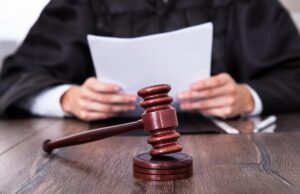 Суд планує звернутися до дисциплінарної комісії через дії адвокатів у справі лікарів Оdrex, яких обвинувачують... Суд-планує-звернутися-до-дисциплінарної-комісії-через-дії-адвокатів-у-справі-лікарів-Оdrex,-яких-обвинувачують.