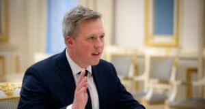 Ексміністр армії США в Києві заявив про технологічну перевагу України над Штатами Ексміністр-армії-США-в-Києві-заявив-про-технологічну-перевагу-України-над-Штатами