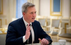 Ексміністр армії США в Києві заявив про технологічну перевагу України над Штатами Ексміністр-армії-США-в-Києві-заявив-про-технологічну-перевагу-України-над-Штатами