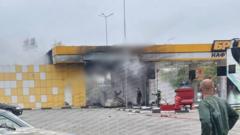 Російські атаки на захід України: загиблі та руйнування на АЗС і залізниці Росія-вперше-атакувала-АЗС-на-заході-України-Є-загиблі-у-Звягелі,-в-Луцьку-шахед-влучив.