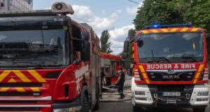 Атака безпілотників на Хмельниччину: нічна загроза та наслідки РФ атакувала Хмельниччину: уламки збитого дрона спричинили пожежу на підприємстві