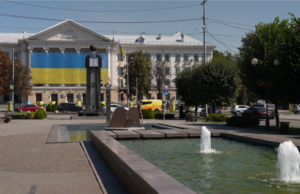 Запоріжжя: Життя під час тривог та війни «Наші-люди-незламні».-Як-Запоріжжя-живе-і-працює-в-умовах-постійних-тривог-та-обстрілів
