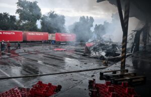 Російський дрон атакував термінал “Нової пошти” в Одеській області Термінал “Нової пошти” на Одещині знову атакувала РФ, є постраждалі