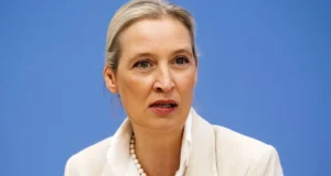 Лідерка АдН закликала молодих українських чоловіків повернутися в Україну Лідерка АдН закликала молодих українських чоловіків повернутися в Україну
