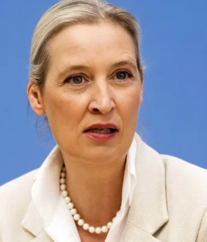 Лідерка АдН закликала молодих українських чоловіків повернутися в Україну