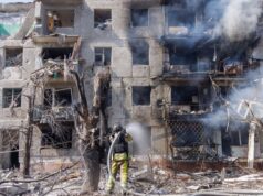 Авіаудар Росії по Краматорську: шестеро постраждалих та рятувальні роботи Чотири авіабомби РФ по Краматорську: людей діставали з-під завалів