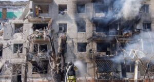 Авіаудар Росії по Краматорську: шестеро постраждалих та рятувальні роботи Чотири авіабомби РФ по Краматорську: людей діставали з-під завалів