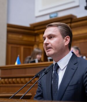 gettyimages_2220706243_54834ad62b0654894660d653d0fc44ef_1300x820.jpg Підписав підозру директору НАБУ та виїхав з України: все про скандал з генпрокурором Кравченком
