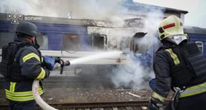 Російська атака на локомотив у Ягодині викликала міжнародне обурення Російські-удари-по-прикордонних-пунктах-пропуску-і-потягу-з-Джонсоном-Як-реагують-в-ЄС-і.
