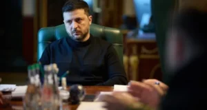 Зеленський шукав з прем’єром та міністром фінансів варіанти виводу України з фінансової кризи Зеленський шукав з прем’єром та міністром фінансів варіанти виводу України з фінансової кризи