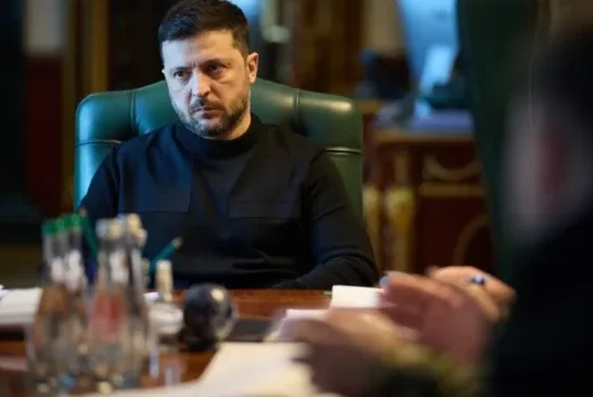 Зеленський шукав з прем’єром та міністром фінансів варіанти виводу України з фінансової кризи Зеленський шукав з прем’єром та міністром фінансів варіанти виводу України з фінансової кризи