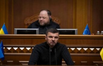 Шахрайський кол-центр за 50 метрів від поліції: Гузь вимагає звільнення Сліпчука та Роговенка Шахрайський-кол-центр-за-50-метрів-від-поліції:-Гузь-вимагає-звільнення-Сліпчука-та-Роговенка
