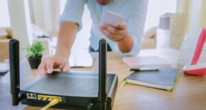 Дівчина протестувала 20 способів покращити роботу Wi-Fi: 6 із них реально спрацювали Дівчина-протестувала-20-способів-покращити-роботу-wi-fi:-6-із-них-реально-спрацювали
