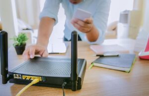 Дівчина протестувала 20 способів покращити роботу Wi-Fi: 6 із них реально спрацювали Дівчина-протестувала-20-способів-покращити-роботу-wi-fi:-6-із-них-реально-спрацювали