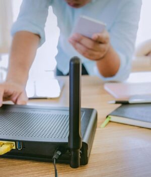 Дівчина-протестувала-20-способів-покращити-роботу-wi-fi:-6-із-них-реально-спрацювали