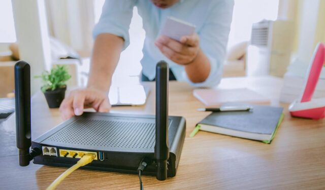 Дівчина протестувала 20 способів покращити роботу Wi-Fi: 6 із них реально спрацювали Дівчина-протестувала-20-способів-покращити-роботу-wi-fi:-6-із-них-реально-спрацювали