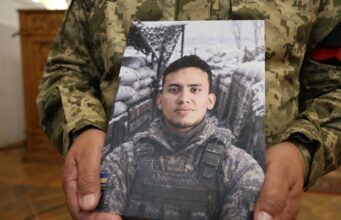 Виконали останню волю: у Луцьку попрощалися з колумбійцем, який загинув за Україну Виконали-останню-волю:-у-Луцьку-попрощалися-з-колумбійцем,-який-загинув-за-Україну