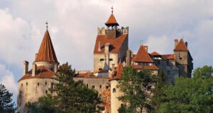 Туристи не очікували такого: названо відомі пам’ятки, які виявилися не зовсім справжніми Туристи-не-очікували-такого:-названо-відомі-пам’ятки,-які-виявилися-не-зовсім-справжніми