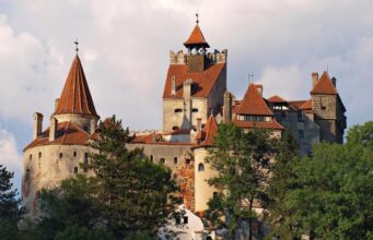 Туристи не очікували такого: названо відомі пам’ятки, які виявилися не зовсім справжніми Туристи-не-очікували-такого:-названо-відомі-пам’ятки,-які-виявилися-не-зовсім-справжніми