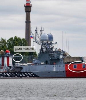 РФ-вдалася-до-тактики-Третього-Рейху,-аби-замаскувати-свій-військовий-корабель-від-дронів