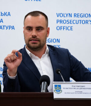 Прокурор-Волині-дав-задню-у-викритті-кол-центру,-інформацію-про-обшуки-відредагували