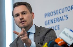 Верховна Рада України відсторонила Руслана Кравченка з посади генпрокурора Україна-без-генпрокурора-Усе-що-відомо-на-цей-час-про-відставку-Кравченка-і-його-виїзд.